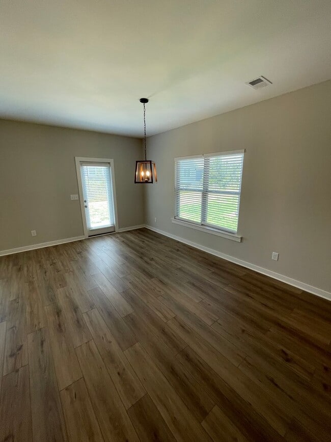 Building Photo - Home for Rent in Calera, AL!!! View with 48 Hours Notice!