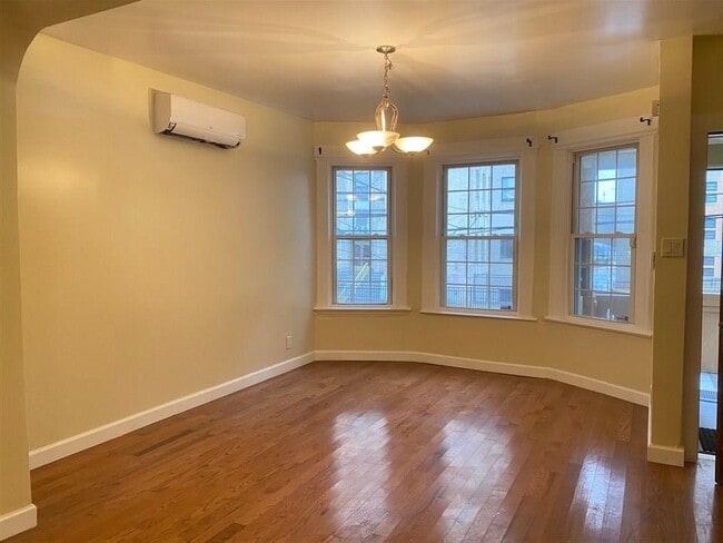 Building Photo - 13 Baldwin Ave