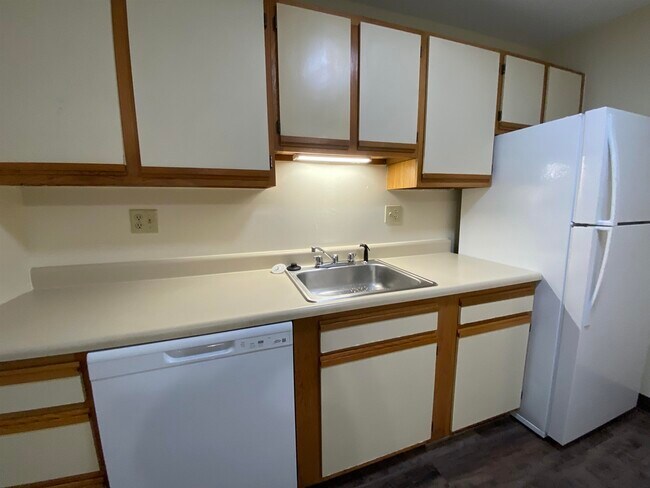 Building Photo - 147 Eastern Ave