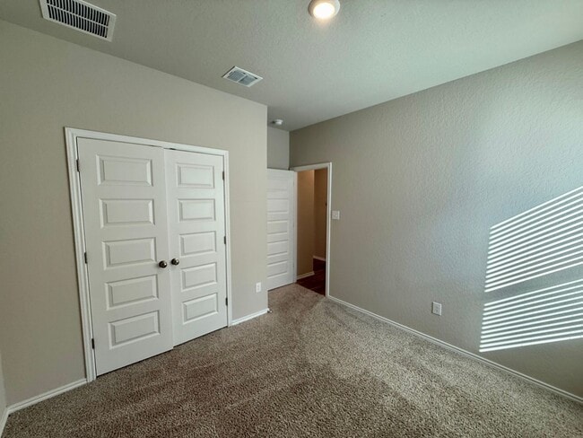 Building Photo - Lovely 1-story 4 bedroom/2 bath home is an...
