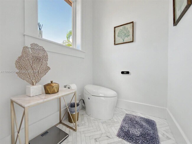 Building Photo - 13689 Deering Bay Dr