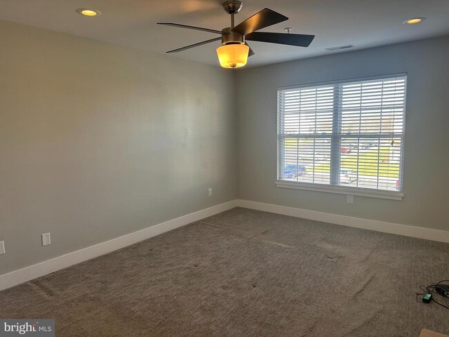 Building Photo - 9 Wagon Wheel Rd