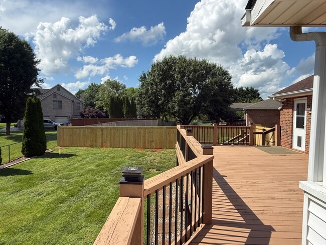 Building Photo - 3 bedroom one- level beauty in North Johnson City!