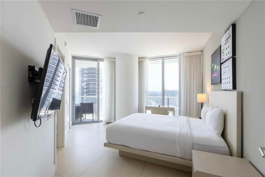 Building Photo - 4111 S Ocean Dr