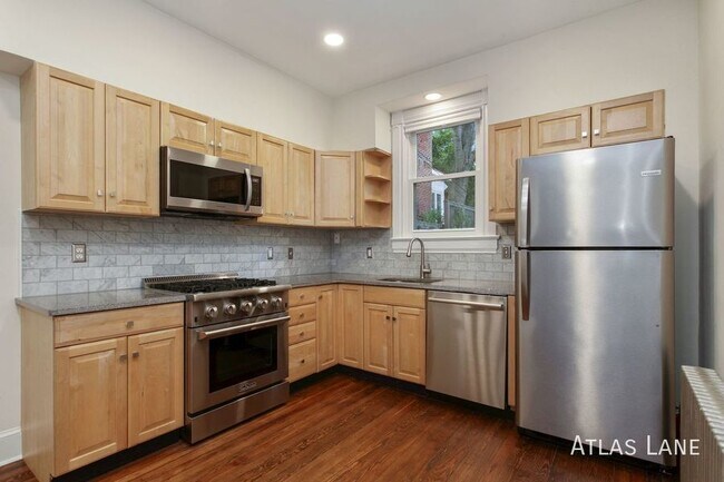 Building Photo - Professionally Managed & Recently Renovate...