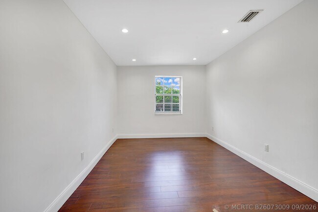Building Photo - 500 NW 120th St