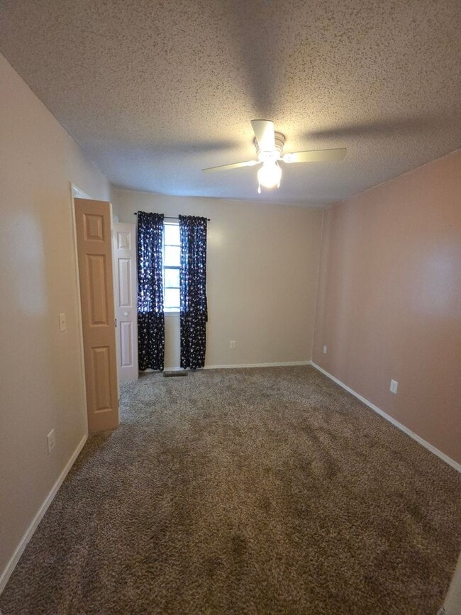 Building Photo - 408 Austin Cir