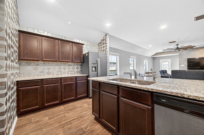 Building Photo - 40347 Blossom Vly Ln