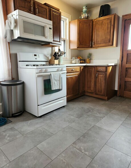 Building Photo - 482 Michigan St