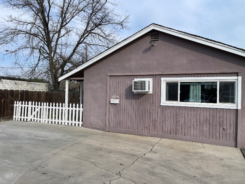 Building Photo - 1117 N 11th Ave