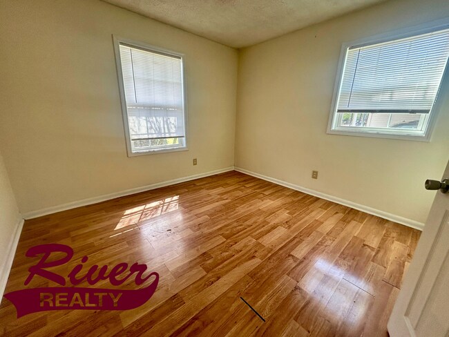 Building Photo - 3-bedroom home with spacious yard for rent now!