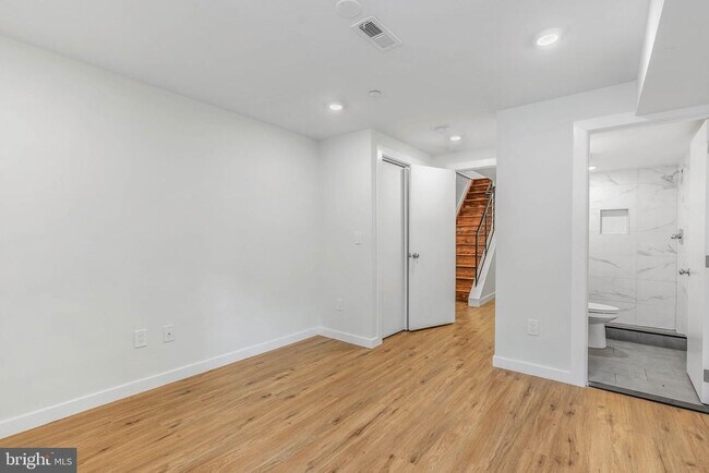 Building Photo - 2153 N Franklin St