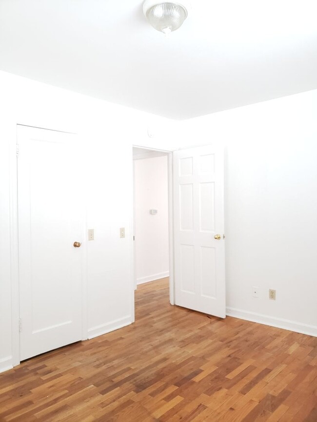 Building Photo - Pet Friendly 2 Bedroom Home Available Soon!