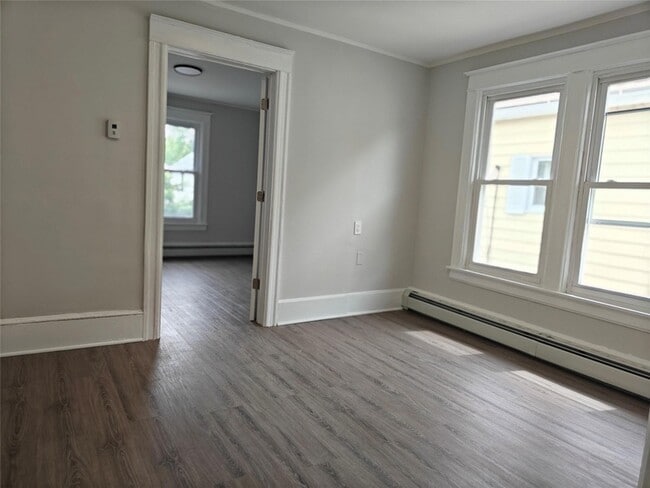 Building Photo - 372 Mansion St