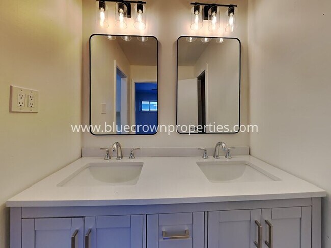 Building Photo - 2702 Wallin Dr