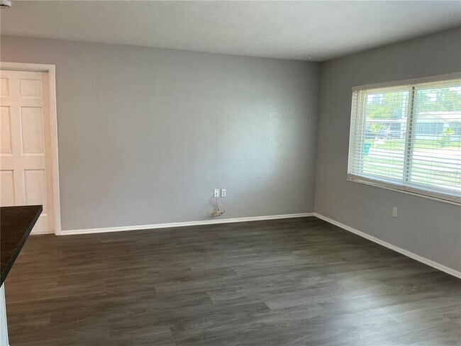 Building Photo - 10888 Temple Ave