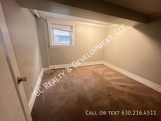 Building Photo - 5410 W Berteau Ave