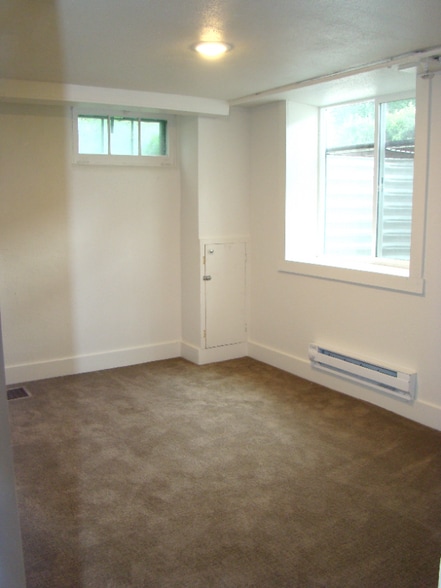 Building Photo - 645 S Whitcomb St