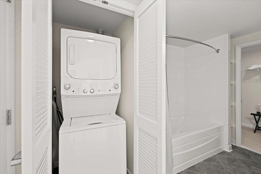 Building Photo - 1405 S Fern St