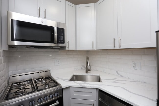 Building Photo - 508 W Belmont Ave