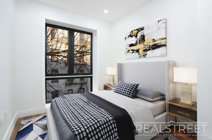 Building Photo - Bright 2BR with Functional Layout & Everyday Convenience