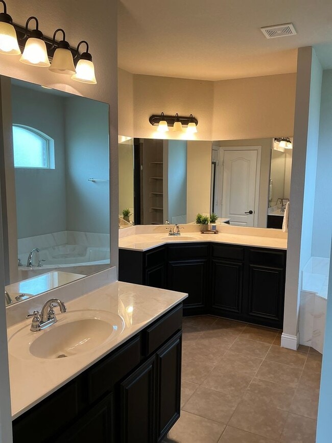 Building Photo - 5/4/3  Home with Game room in WALKING DISTANCE TO THE MARINA