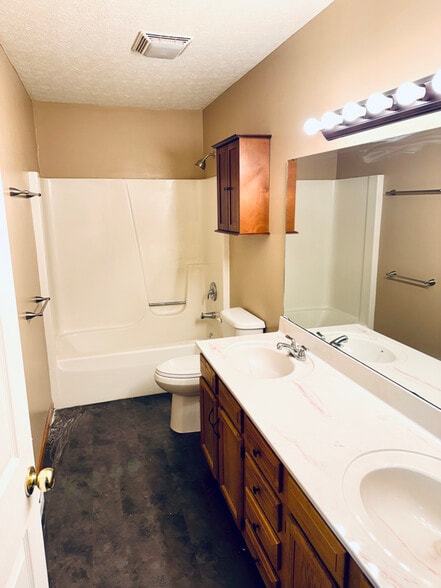 Building Photo - 4290 OH-601