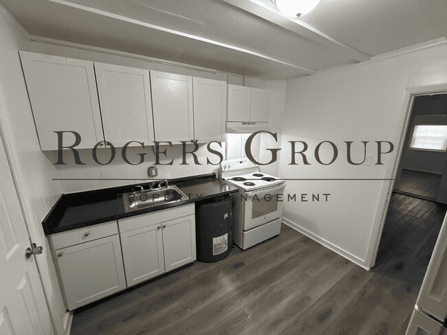 Building Photo - #450 - 914-916 Water St Duplex