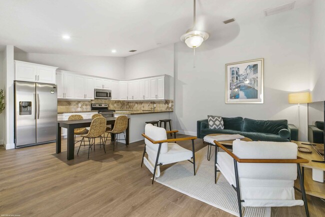 Primary Photo - 1120 Hyacinth Pl
