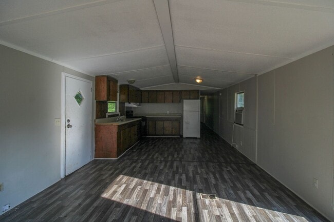 Building Photo - Enjoy the charm of country living!
