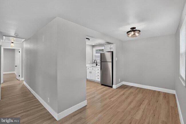 Building Photo - 1539 Reservoir Ave