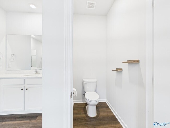 Building Photo - 157 High Leaf Dr