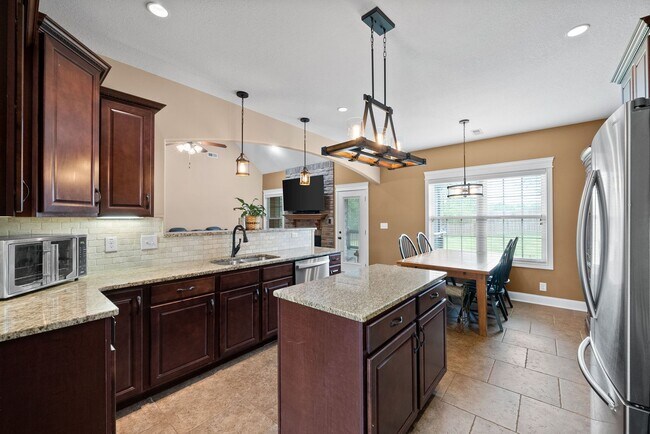 Building Photo - Spacious 4-Bedroom Home with Dual Living A...