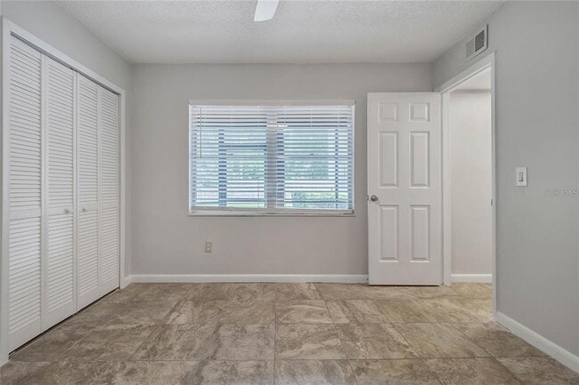 Building Photo - 39 Windtree Ln