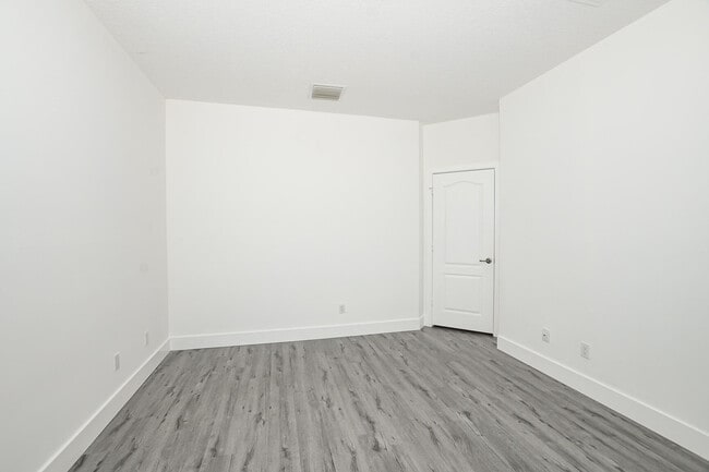 Building Photo - 3929 Sabal Way