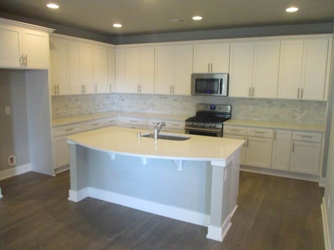 Building Photo - 4 Bedroom 2.5 Bathroom Harbor Hills Home