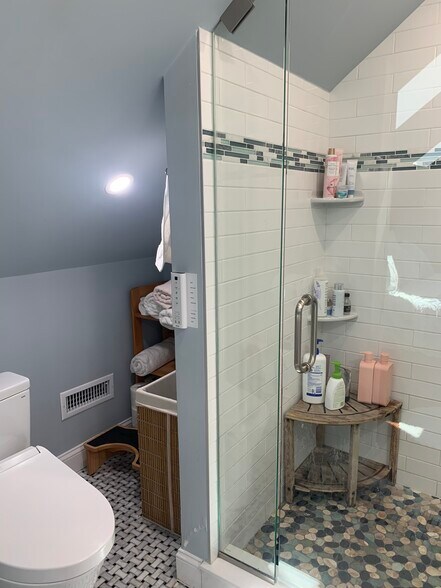 Building Photo - 1045 Adams St