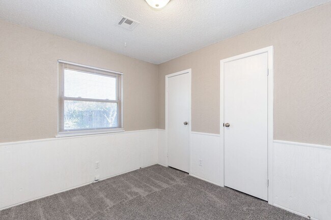 Building Photo - Don’t miss out on this beautiful 3 bedroom, 2 bath home in Bel Aire!