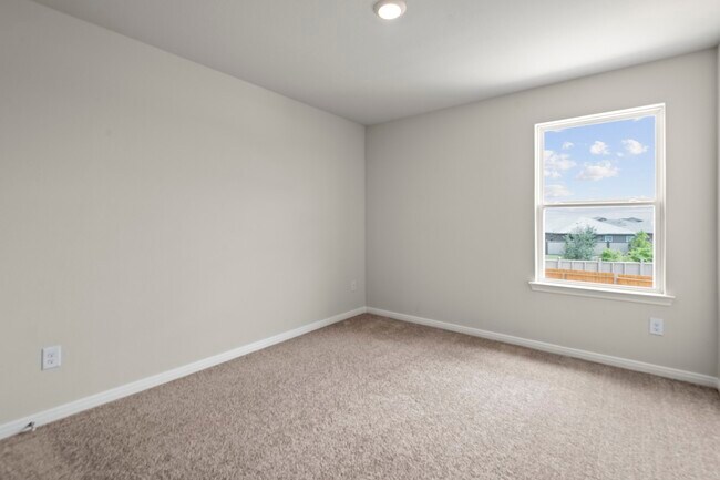 Building Photo - 400 Lynn Lotus Dr