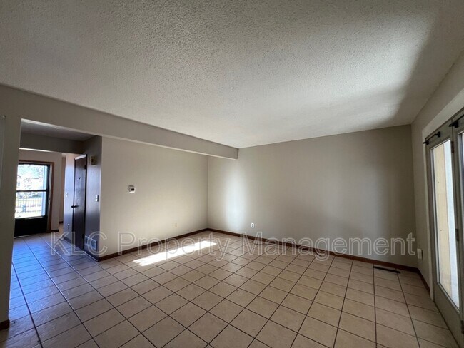 Building Photo - 1341 Stewart St