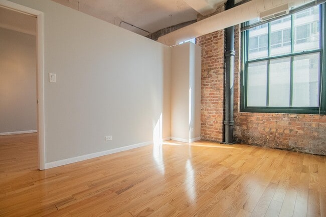 Building Photo - 801 S Wells St