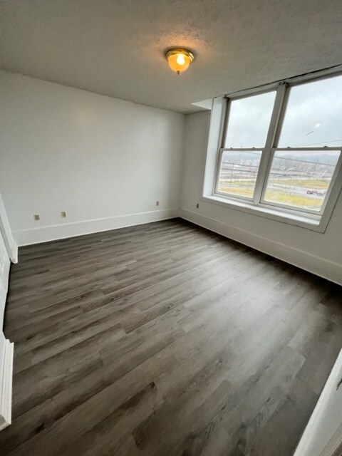 Building Photo - 205 Mercer St