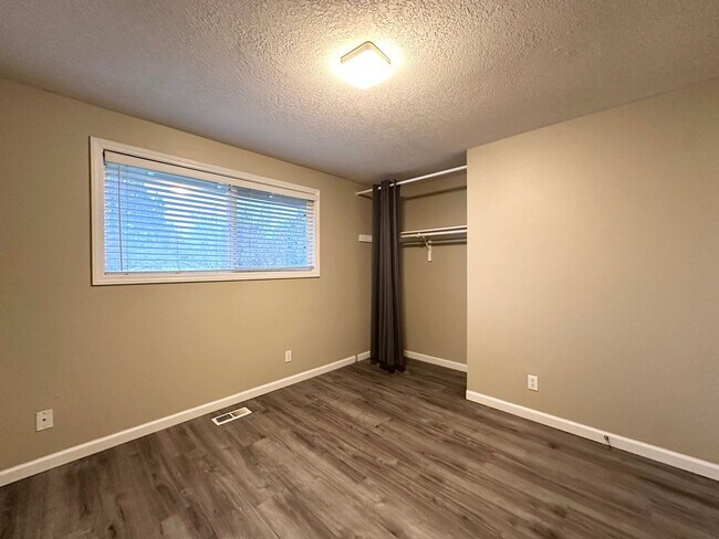 Building Photo - Single Family Home in Beaverton, OR 6 Beds 3 Baths w/ Double Car Garage!