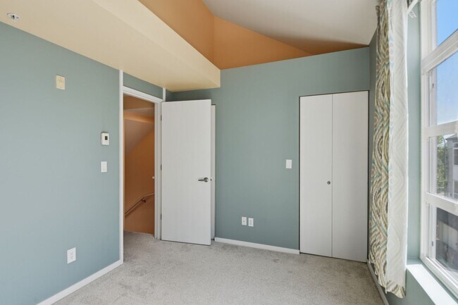 Building Photo - 15235 NE 81st Way