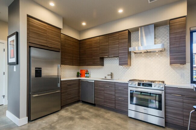 Building Photo - 668 N El Camino Real