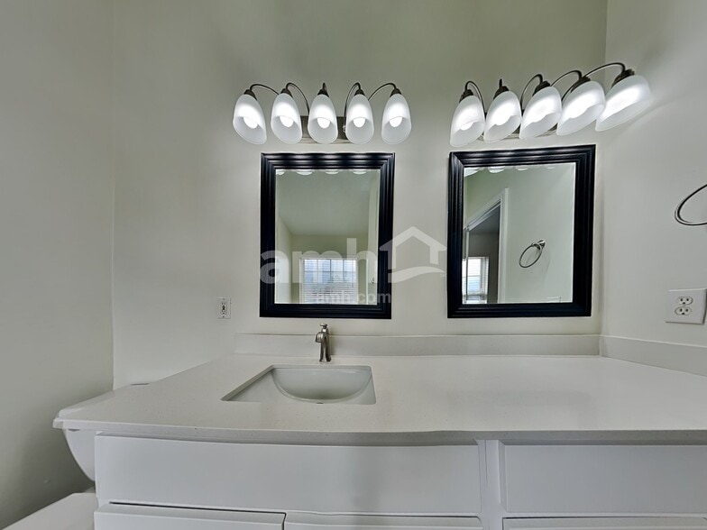 Building Photo - 8849 Laurel Run Dr