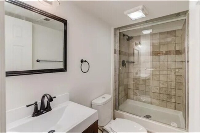 Building Photo - 1013 Ashby Ter NW