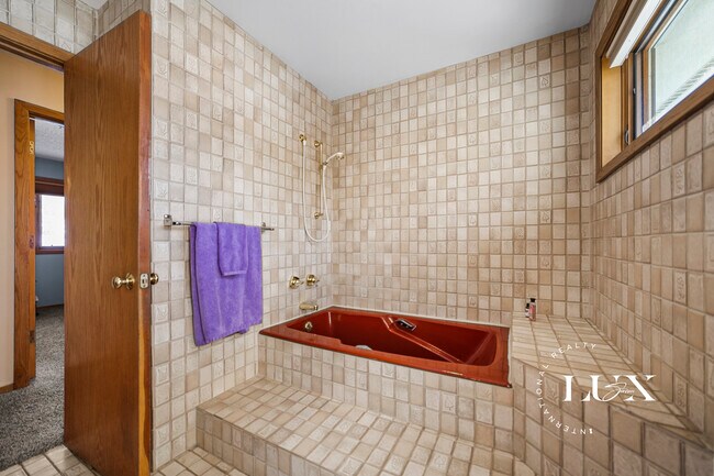 Building Photo - 2504 Sheffield Cir N