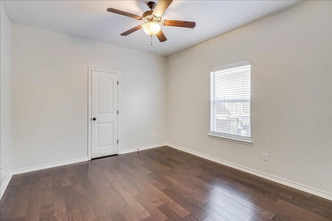 Building Photo - 5834 Aava Dr