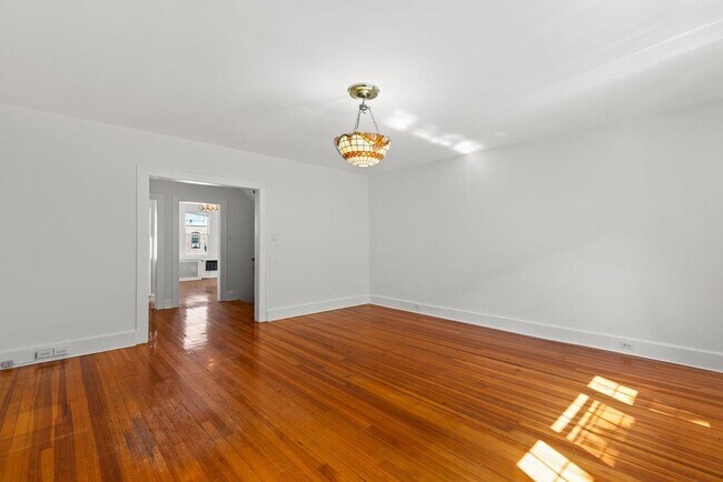 Building Photo - 114 56th St